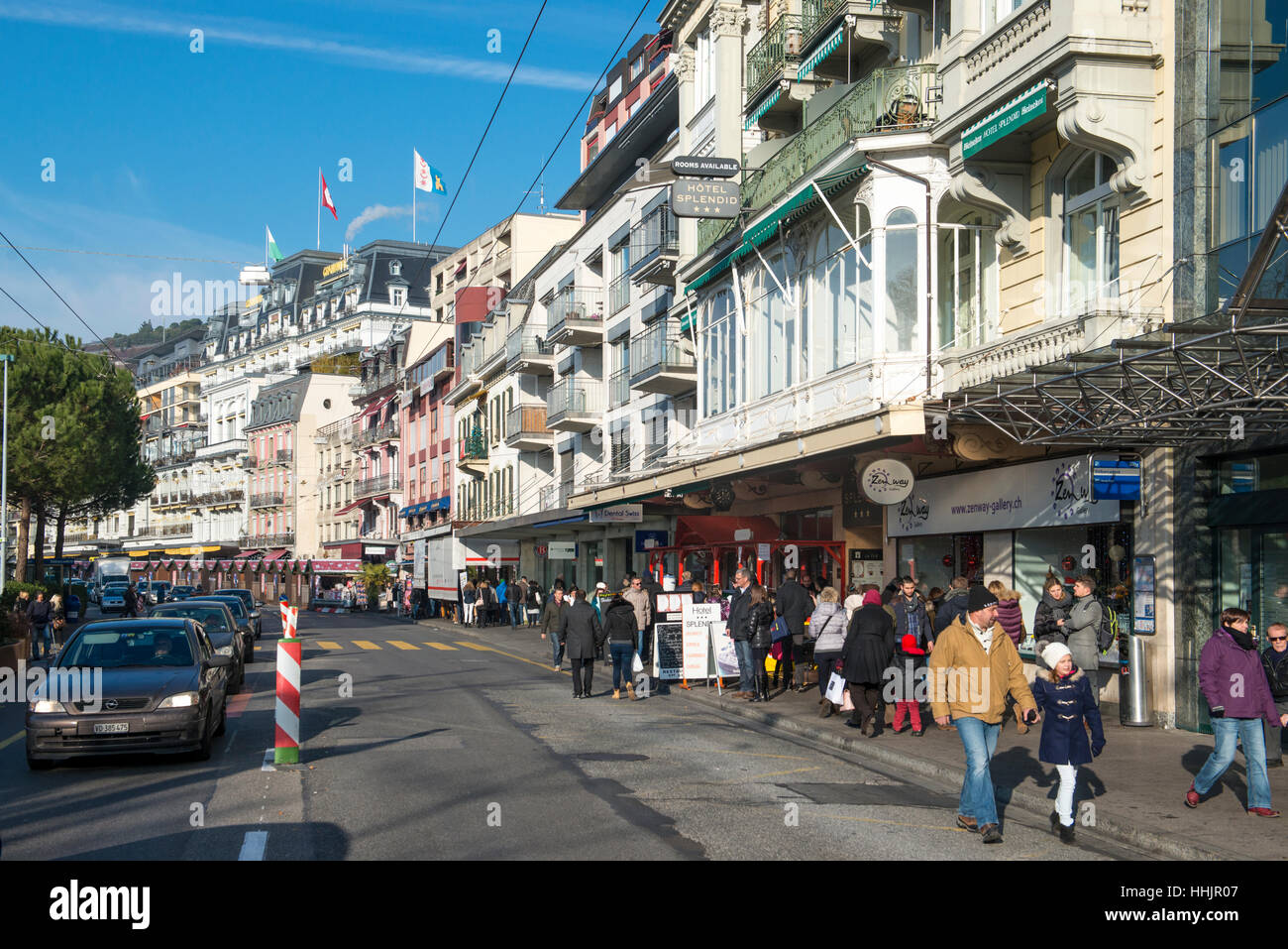 Rue de lac, persone window shopping, Montreux, Svizzera Foto Stock
