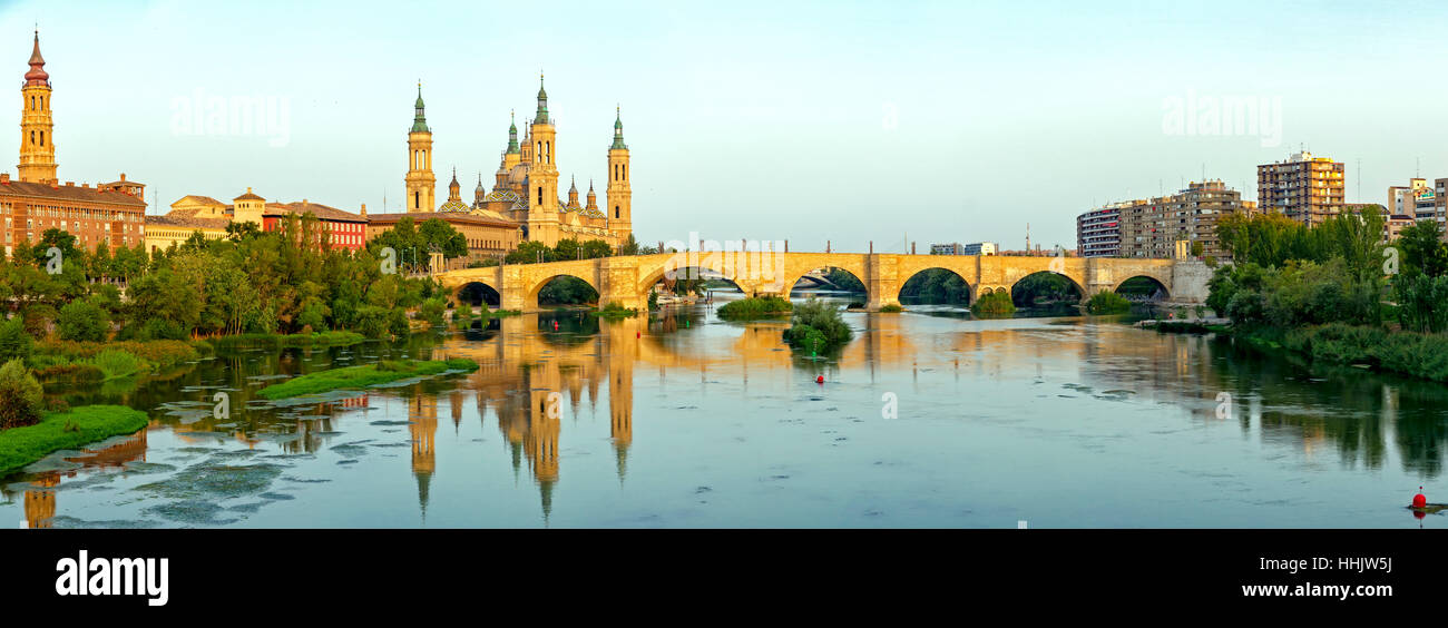 Torre, viaggi, architettoniche, religione, religiosi, chiesa, tempio, città, paese Foto Stock