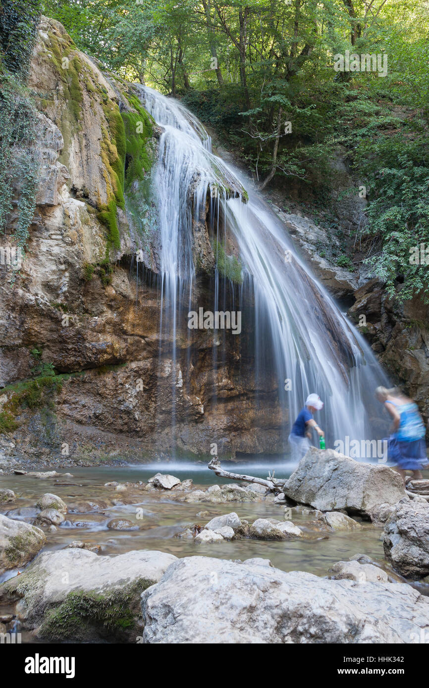 Grande e bella cade Dzhur-Dzhur nel pomeriggio estivo, Crimea, Russia Foto Stock
