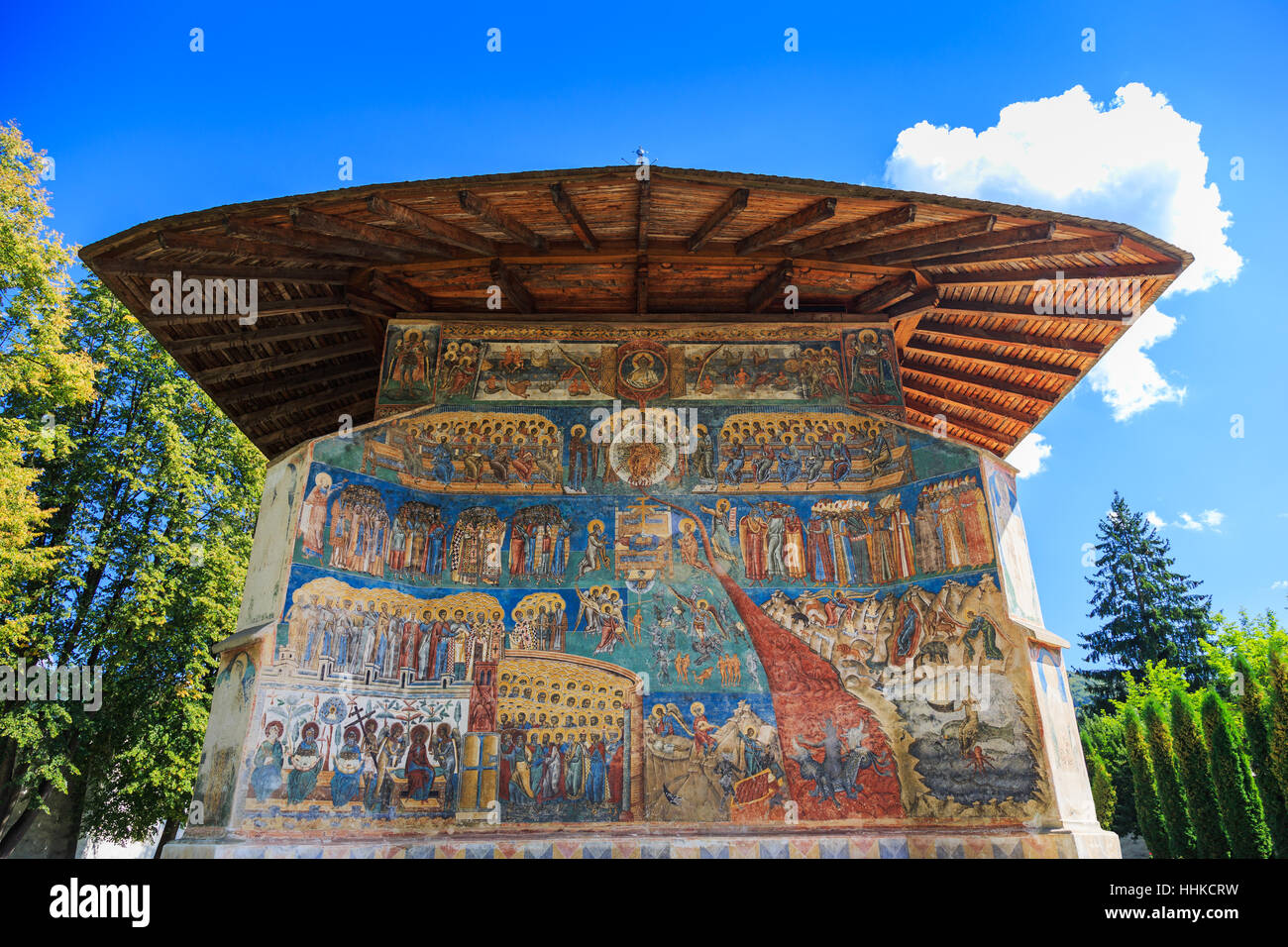 Monastero di Voronet, Bucovina, Romania. L'ultima sentenza, dipinta sulla parte esterna della chiesa. Foto Stock