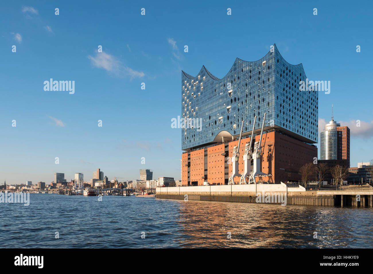 Elbphilharmonie di Amburgo, Germania; vista della nuova Elbphilharmonie opera house di Amburgo, Germania. Foto Stock