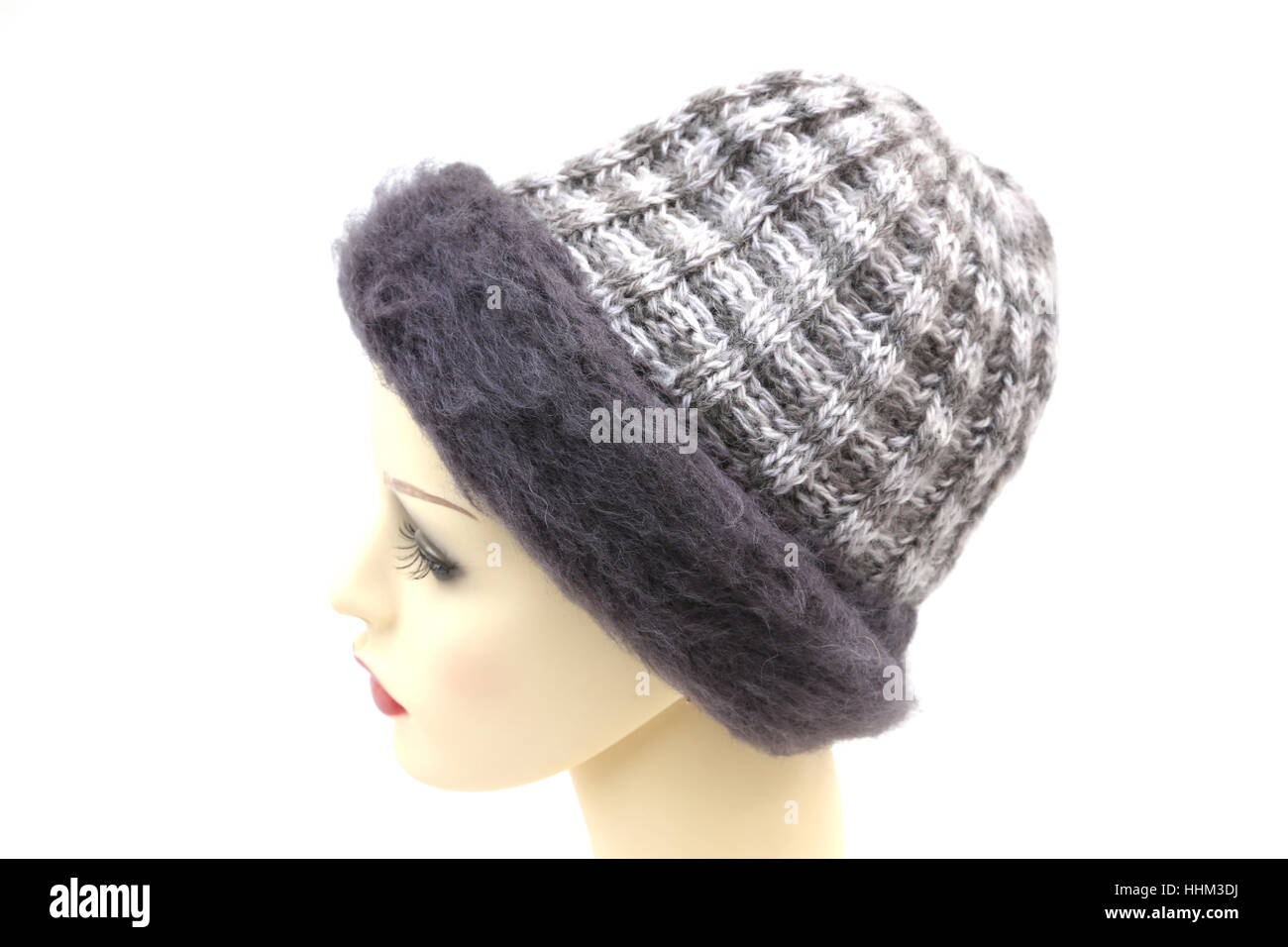 Grigio e Bianco lanosi inverno Hat Foto Stock