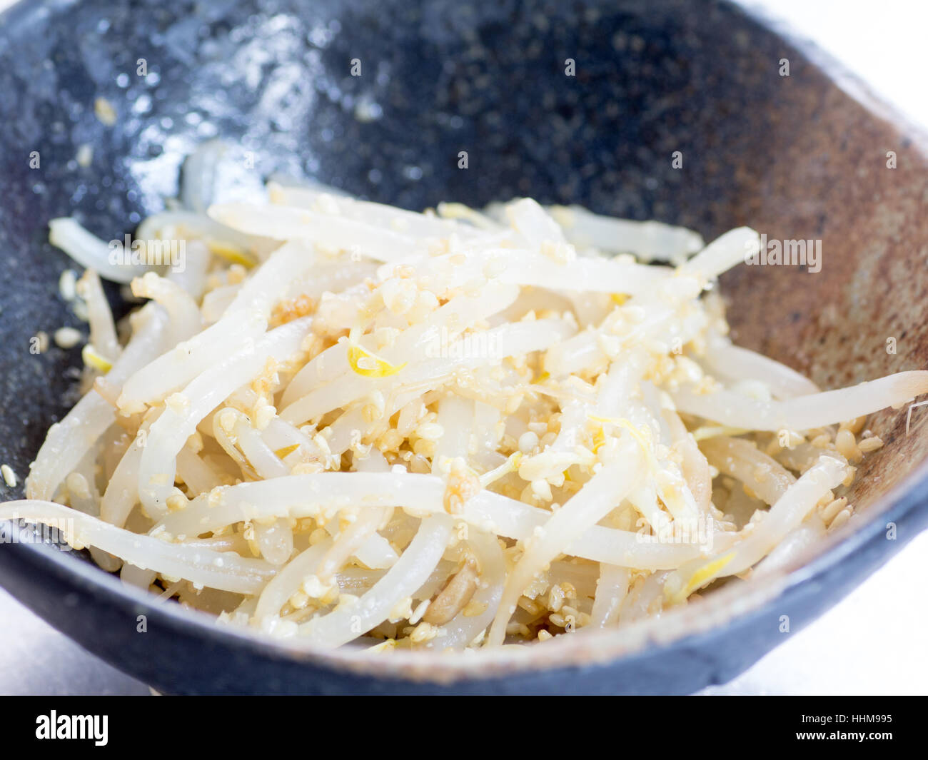 La cucina giapponese, bollito germoglio di fagiolo nel recipiente Foto Stock
