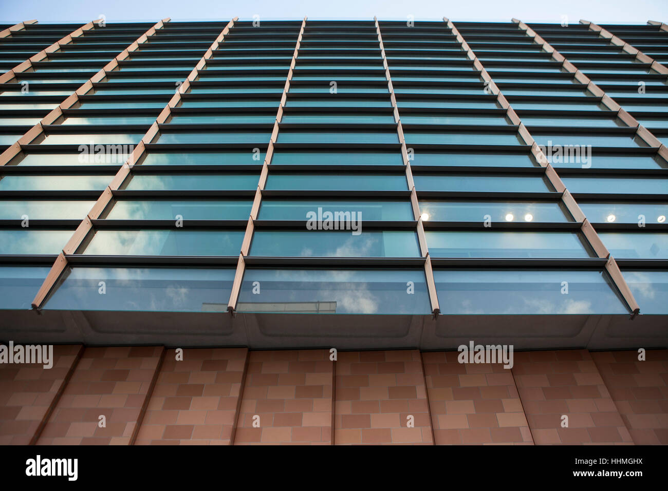 La parte esterna del nuovo Istituto Crick. La Francis Crick Institute è un centro di ricerche biomediche in Londra. Foto Stock