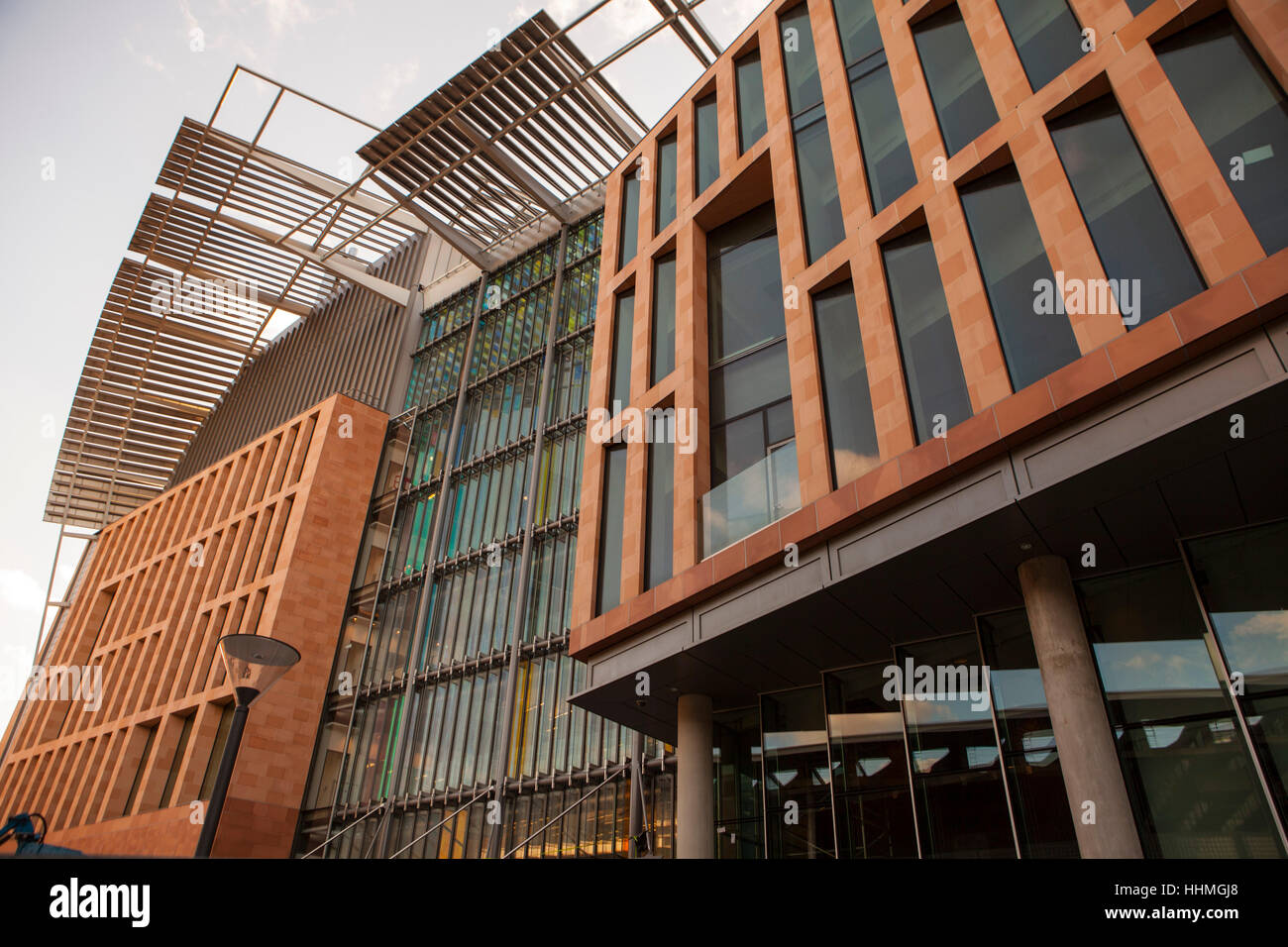 La parte esterna del nuovo Istituto Crick. La Francis Crick Institute è un centro di ricerche biomediche in Londra. Foto Stock