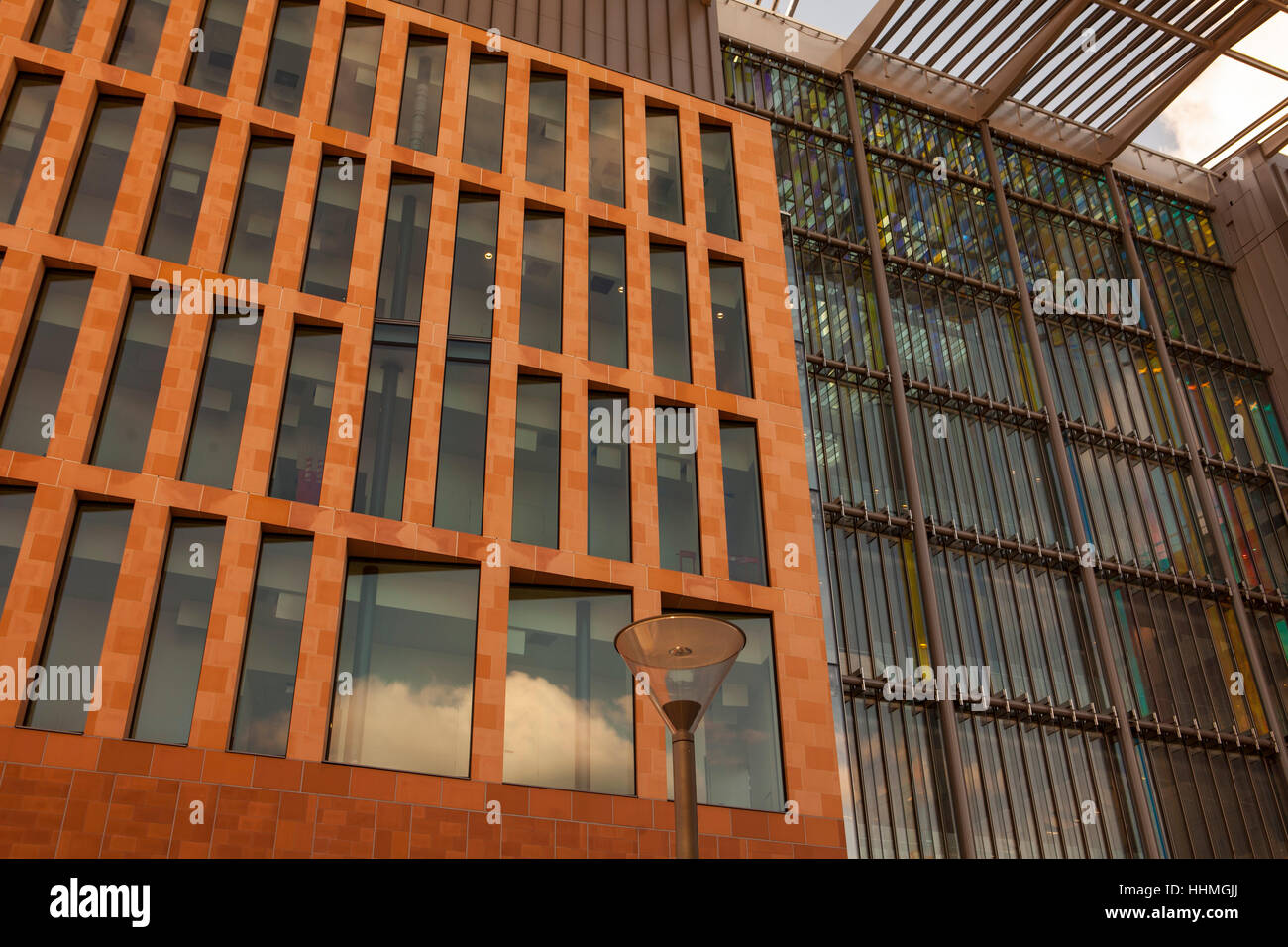 La parte esterna del nuovo Istituto Crick. La Francis Crick Institute è un centro di ricerche biomediche in Londra. Foto Stock