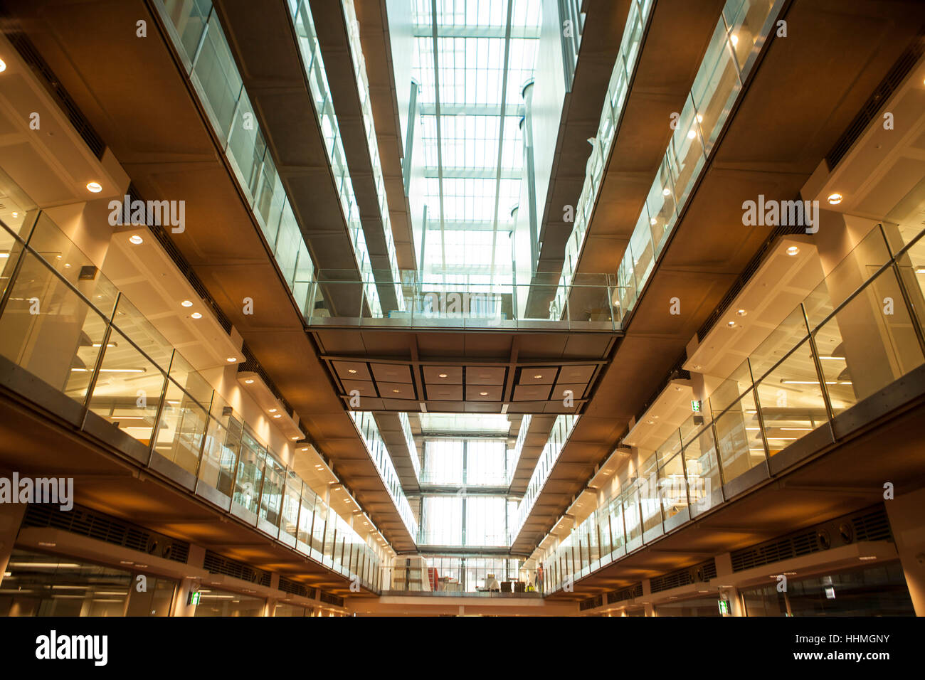 L'interno del nuovo Istituto Crick. La Francis Crick Institute è un centro di ricerche biomediche in Londra. Foto Stock