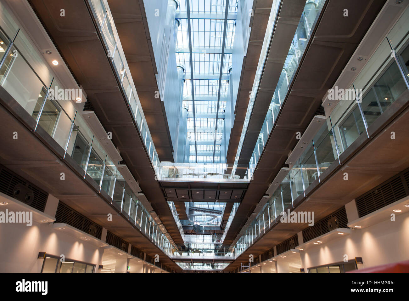 L'interno del nuovo Istituto Crick. La Francis Crick Institute è un centro di ricerche biomediche in Londra. Foto Stock