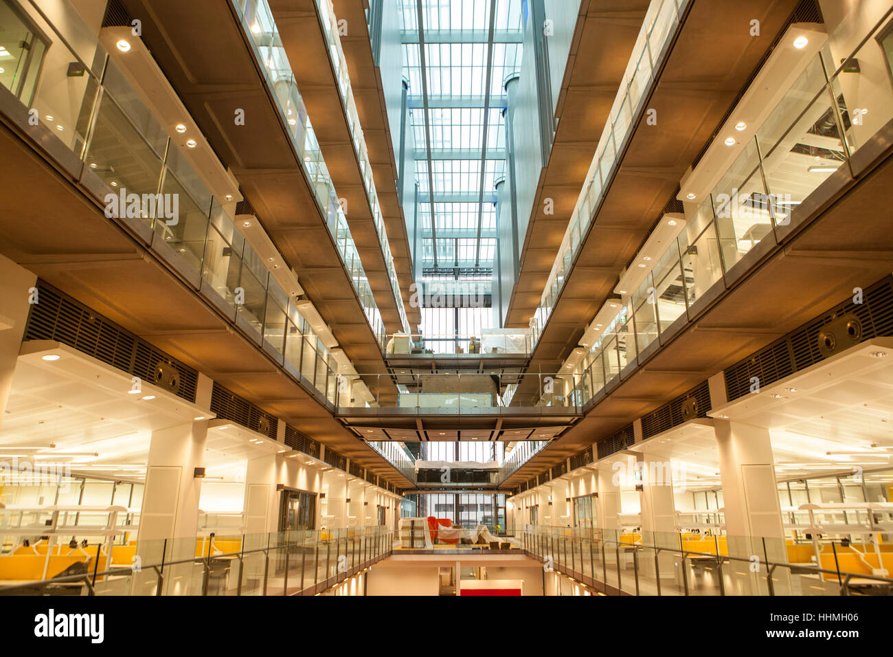 L'interno del nuovo Istituto Crick. La Francis Crick Institute è un centro di ricerche biomediche in Londra. Foto Stock