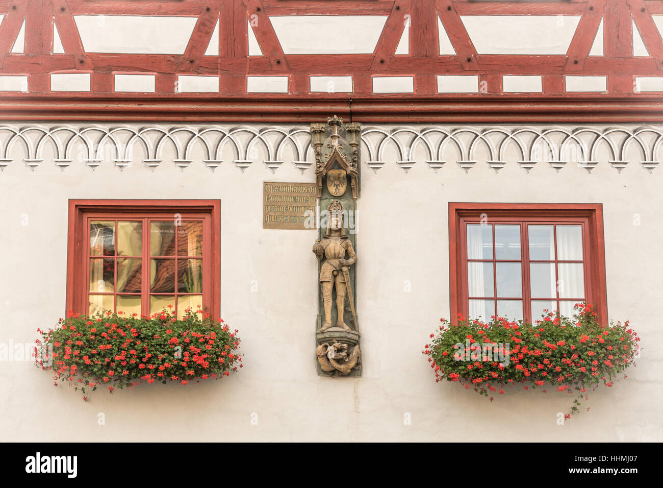 L'arte al muro e windows sulla costruzione di Nördlingen, Baviera, Germania Foto Stock