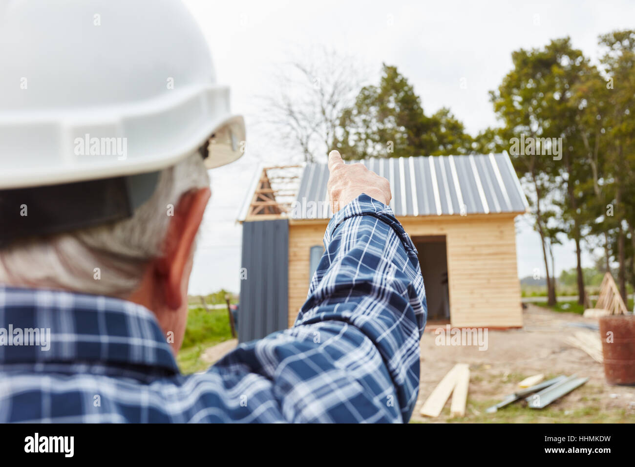 Supervisore del lavoro di costruzione di puntamento e di prendere decisioni Foto Stock