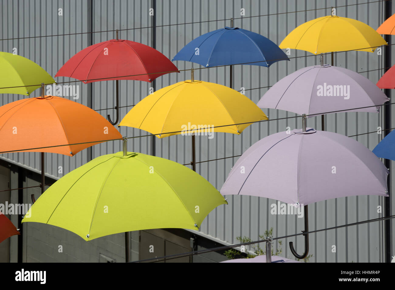 Multi-Colored ombrelloni o ombrello arte di installazione Aix-en-Provence Provence Francia Foto Stock