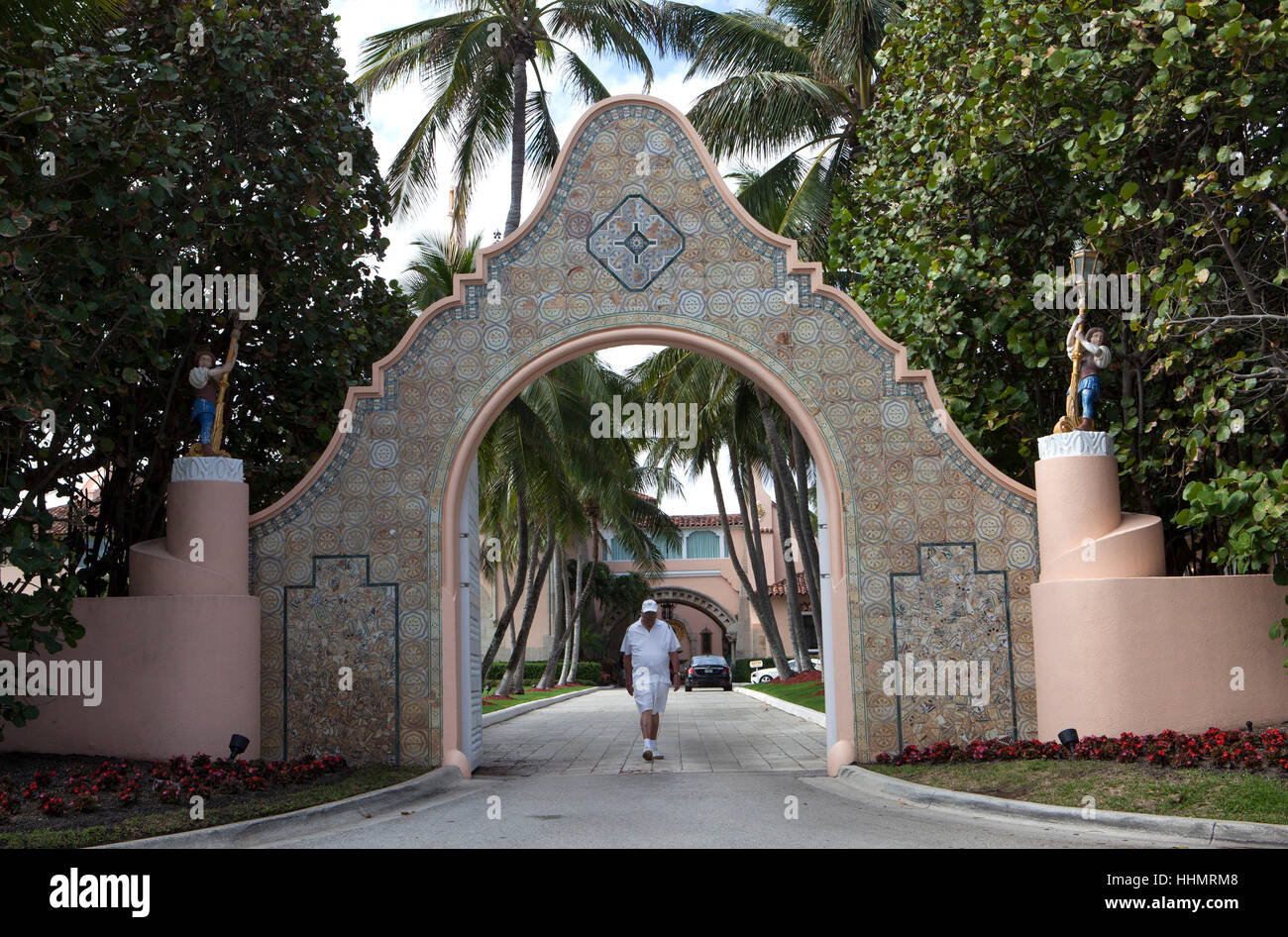 Ingresso principale su South Ocean Boulevard al presidente Donald Trump Florida Casa Bianca, Mar-a-Lago nell'esclusiva città di Palm Beach. Il Mansion wa Foto Stock