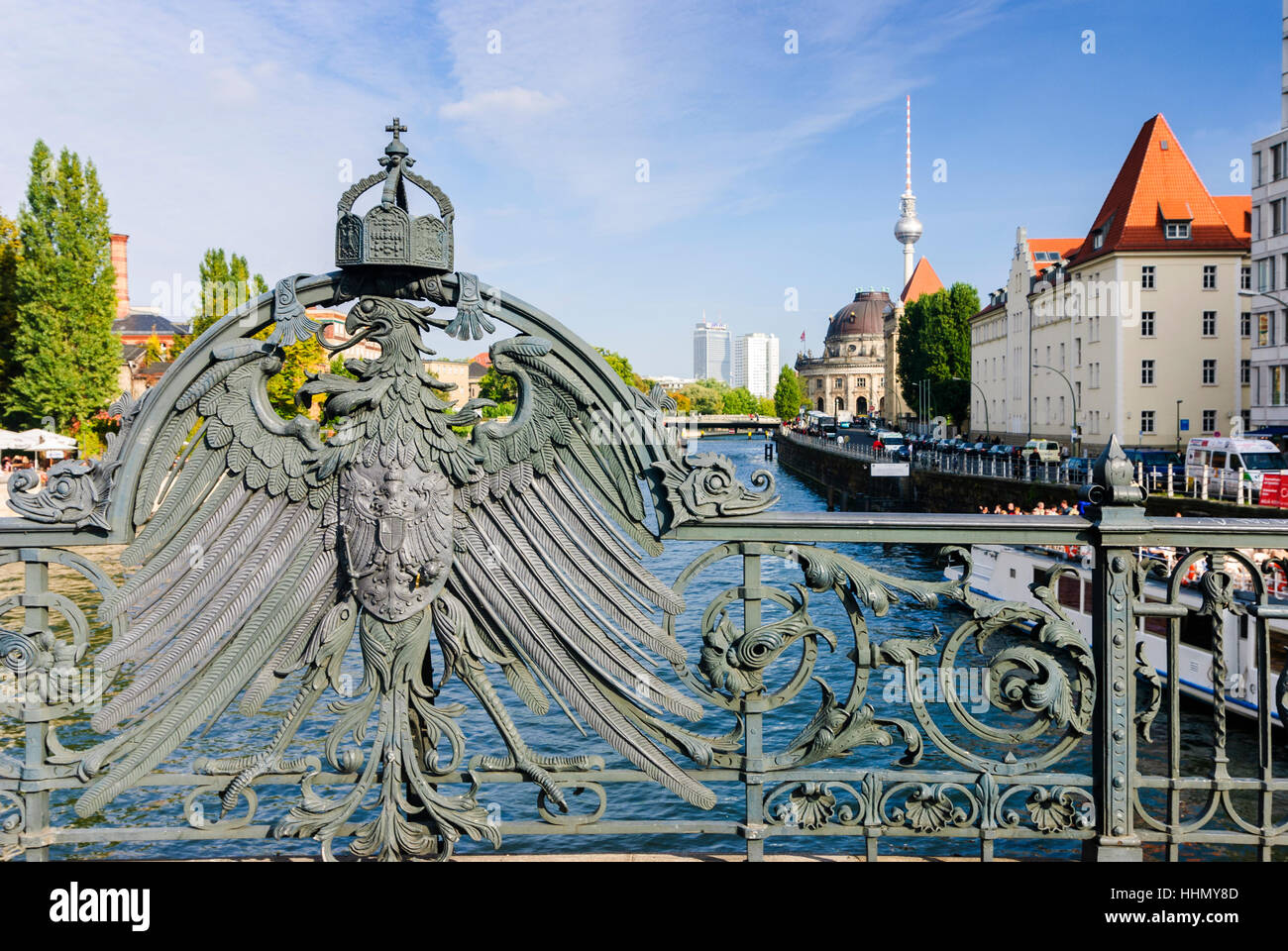 Berlino: Weidendamm ponte sul fiume Spree con aquila prussiana, , Berlino, Germania Foto Stock
