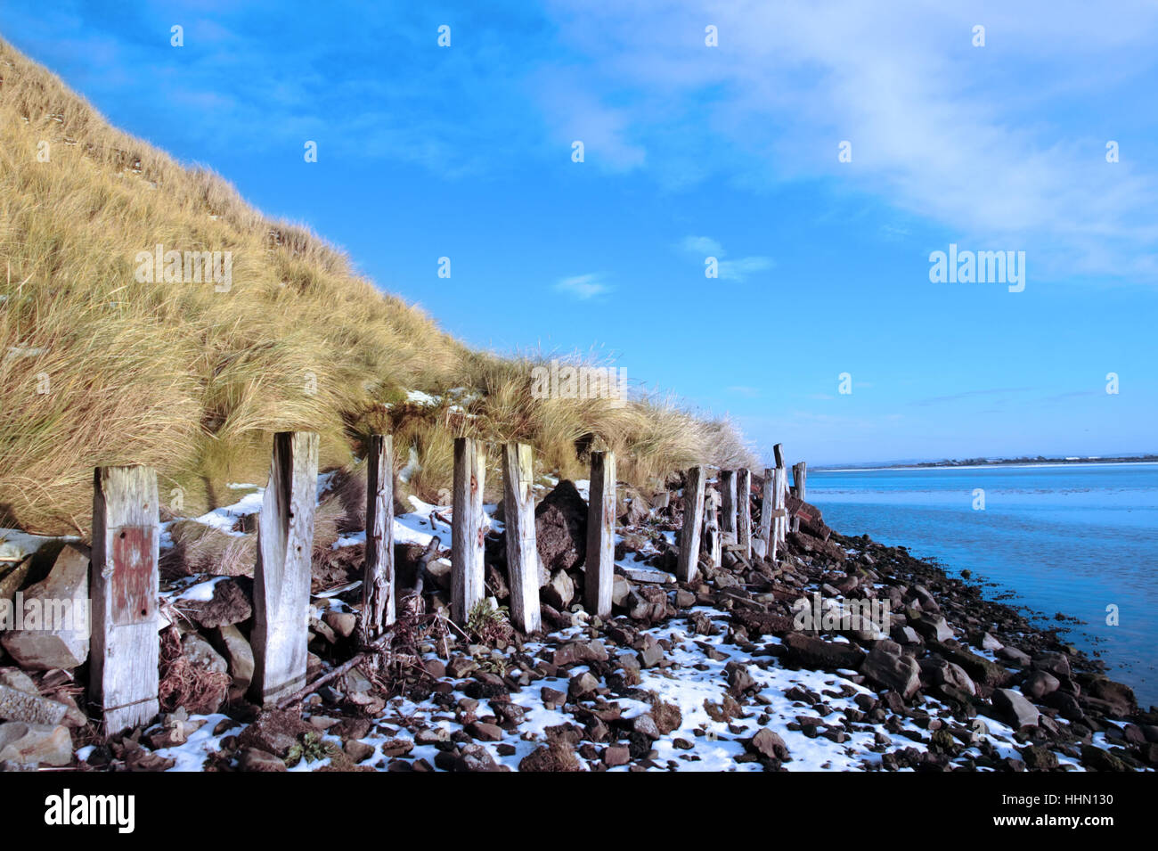 In inverno, la spiaggia, il mare e la spiaggia, mare, dune, erosione, proteggere Foto Stock