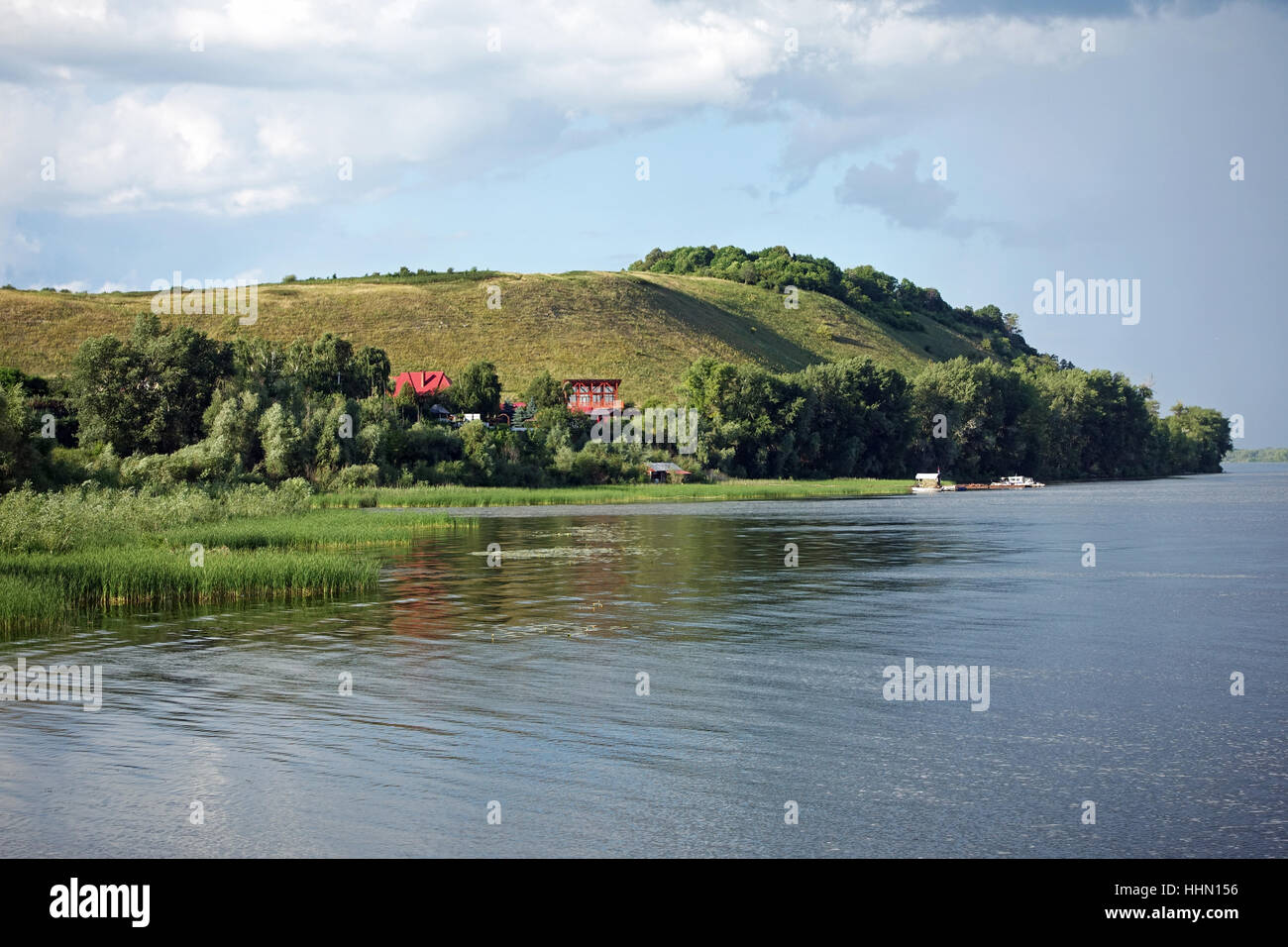 Bellissima vista sul fiume Volga vicino villaggio Vinnovka, Russia Foto Stock
