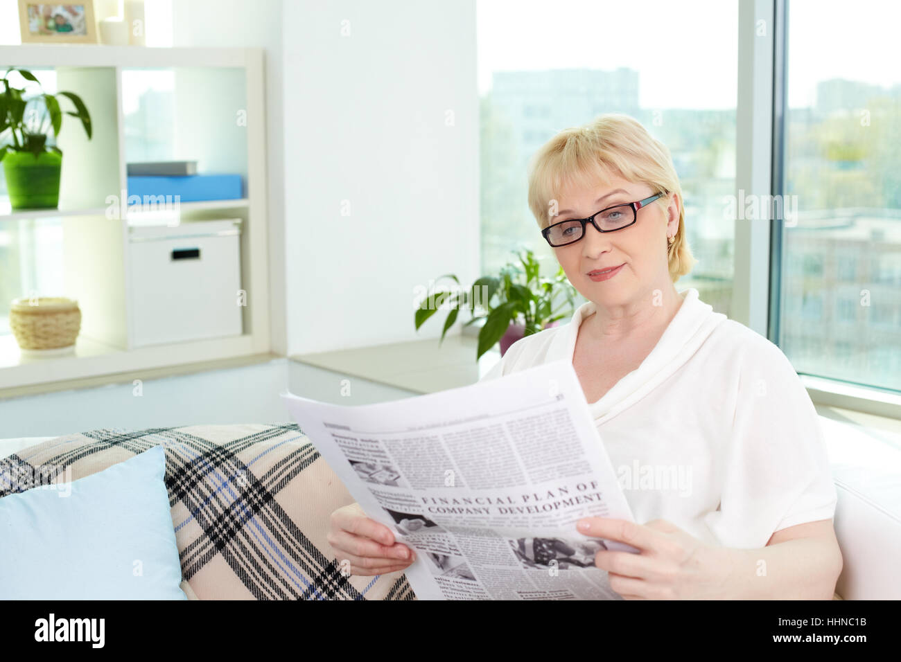 Donna, giornale ufficiale, gli esseri umani e la tratta di esseri umani, persone, folk, persone, umano, Foto Stock