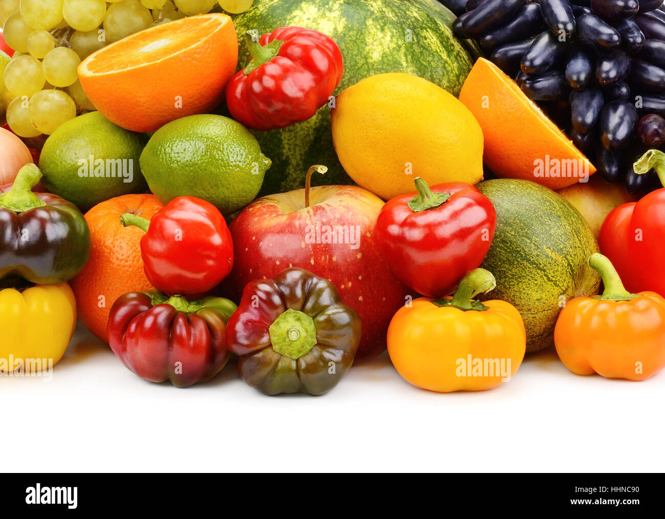 Frutta e verdura isolati su sfondo bianco Foto Stock