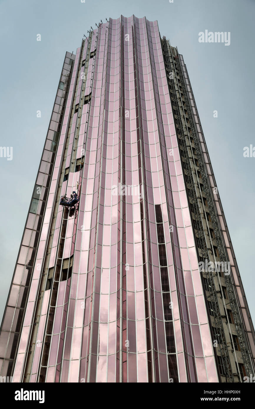 Finestra rondelle su edificio alto Foto Stock