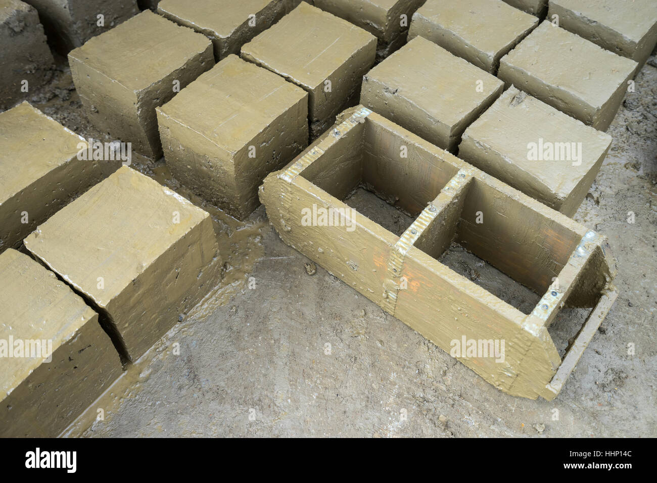 Clay adobe blocchi stampo per formare mattoni Ecuador Foto Stock