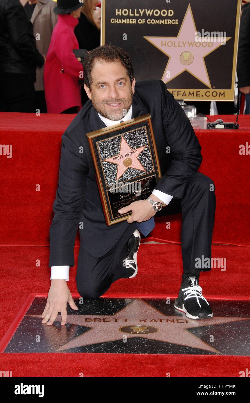 Los Angeles, Stati Uniti d'America. Xix gen, 2017. Brett Ratner alla cerimonia di induzione per la sua stella sulla Hollywood Walk of Fame a Los Angeles. Credito: Michael Germana/Everett raccolta/Alamy Live News Foto Stock