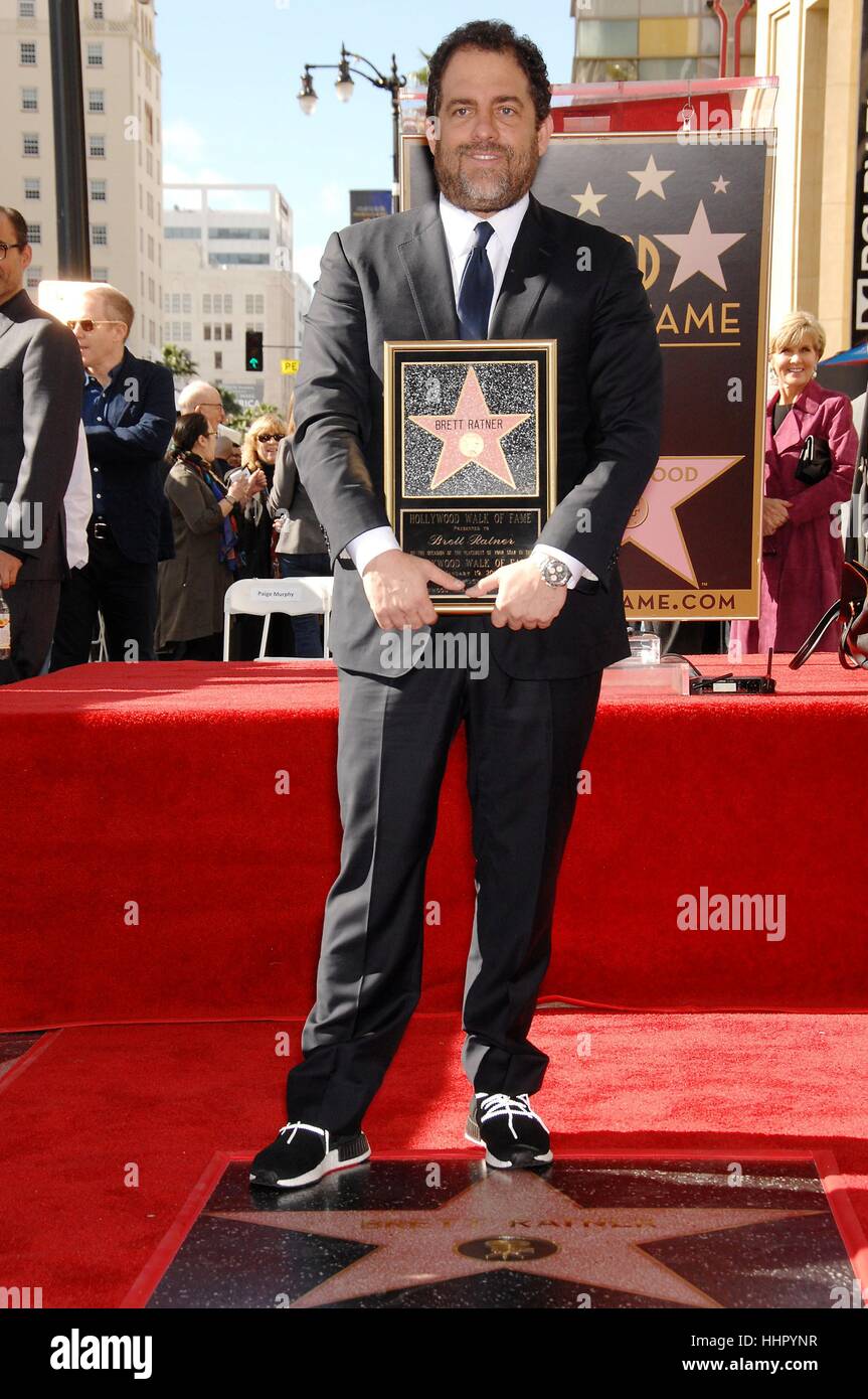 Los Angeles, Stati Uniti d'America. Xix gen, 2017. Brett Ratner alla cerimonia di induzione per la sua stella sulla Hollywood Walk of Fame a Los Angeles. Credito: Michael Germana/Everett raccolta/Alamy Live News Foto Stock