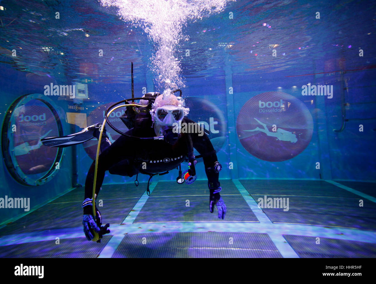 Il Boot Duesseldorf 2017 - più grande del mondo dello yachting e sport acquatici mostra. Il mondo subacqueo in immersione il bacino. Foto Stock