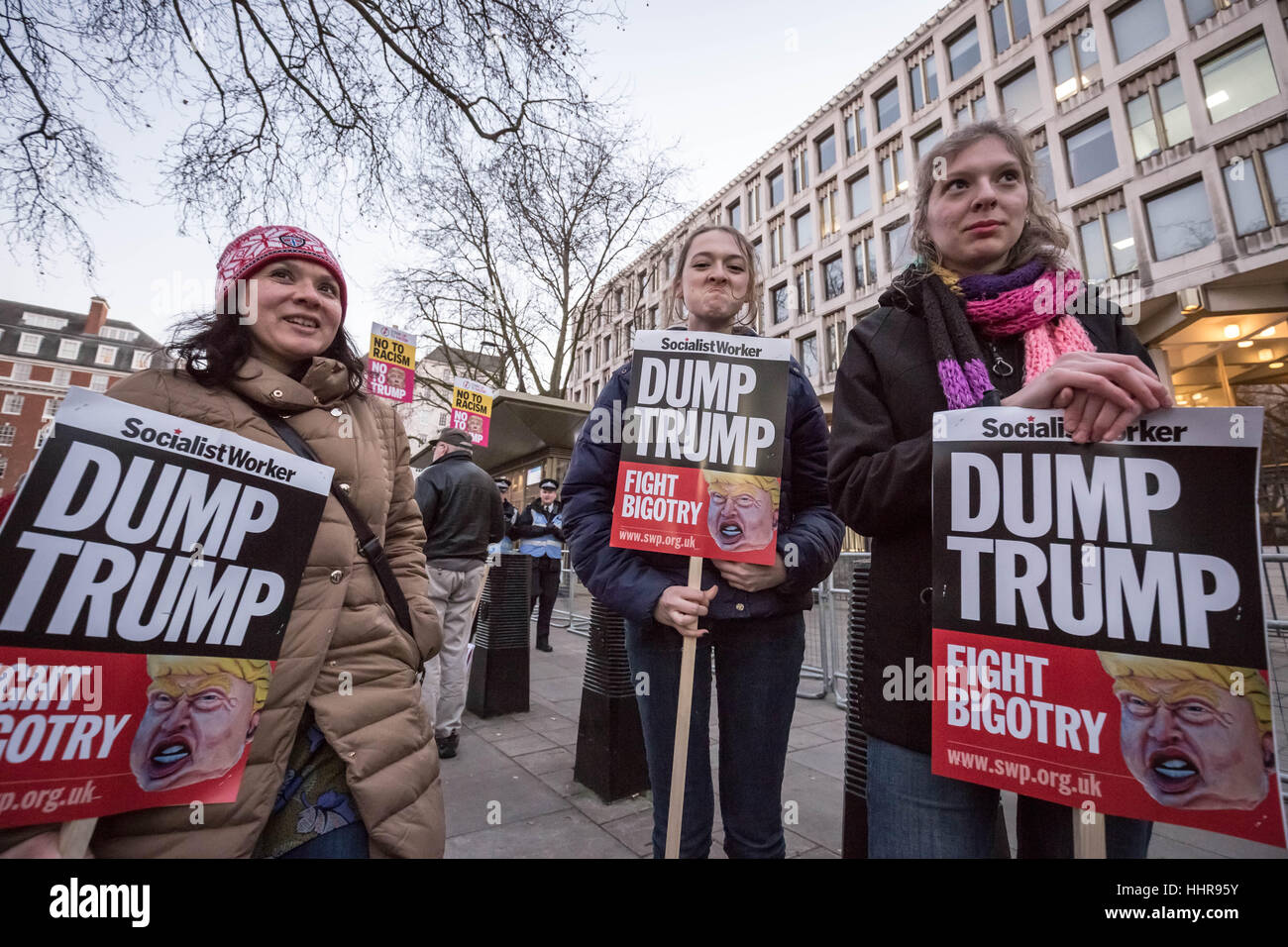 Londra, Regno Unito. Il 20 gennaio, 2017. Anti-Trump proteste al di fuori di Londra Ambasciata degli Stati Uniti il giorno della inaugurazione presidenziale di Donald Trump © Guy Corbishley Foto Stock