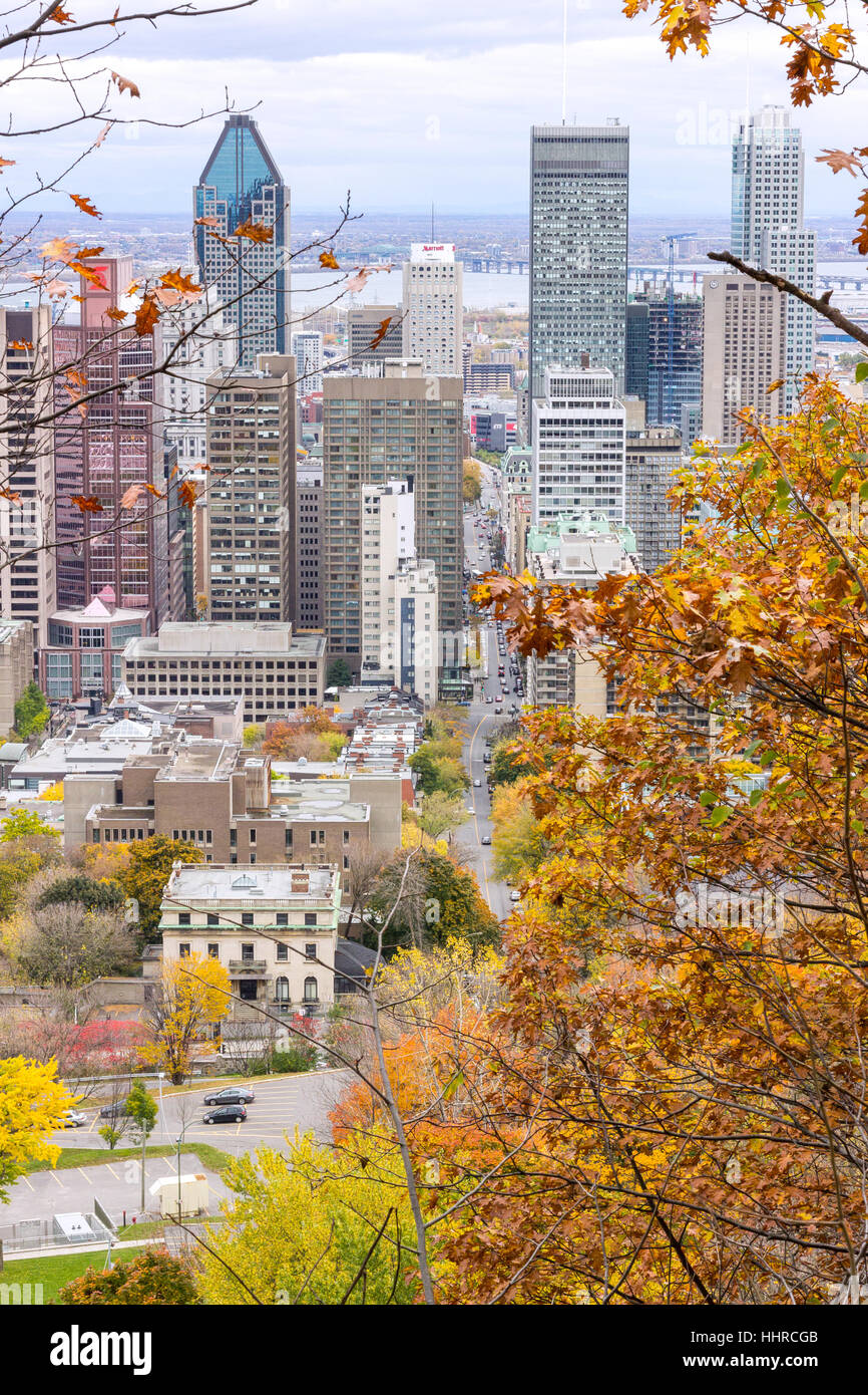 MONTREAL, CANADA - Vista di Montreal dal Monte Regale con la caduta delle foglie Foto Stock
