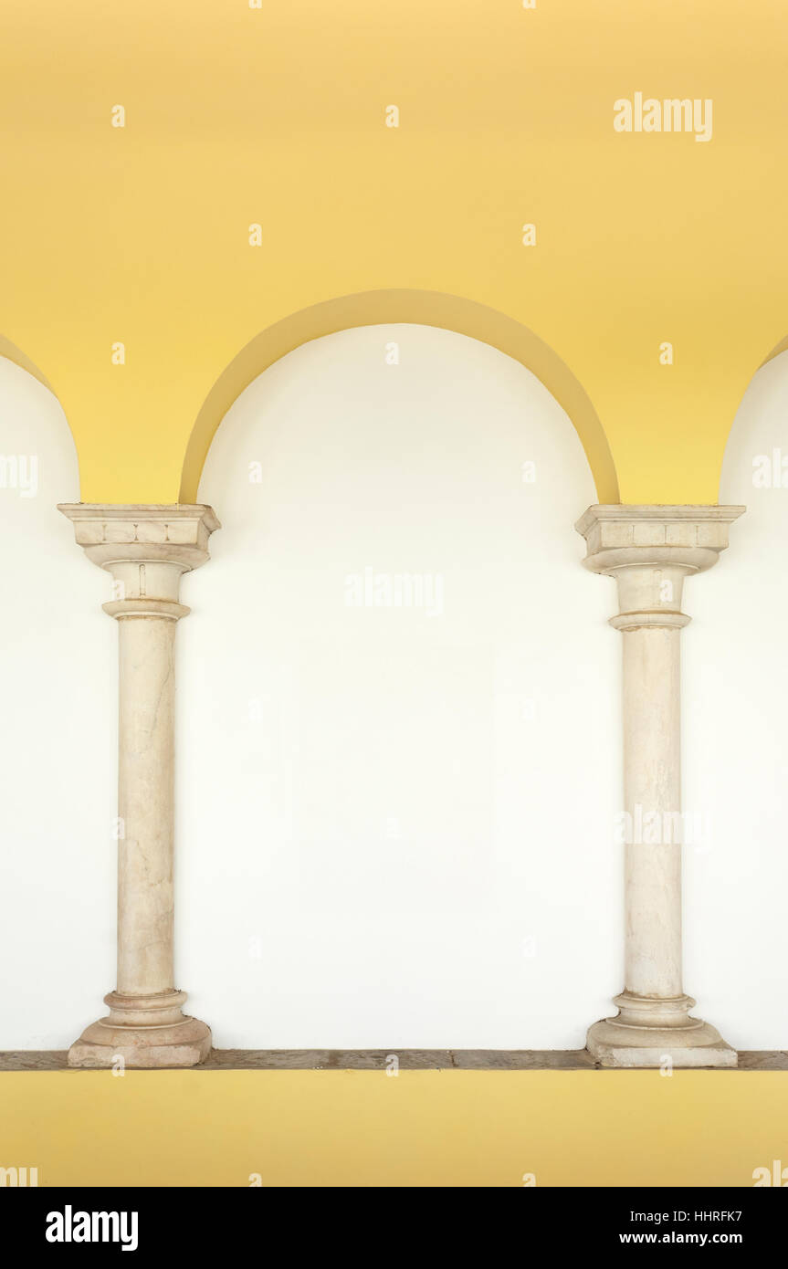 Architectural, arco, a parete, marmo, colonne antiche, bianco, giallo Foto Stock