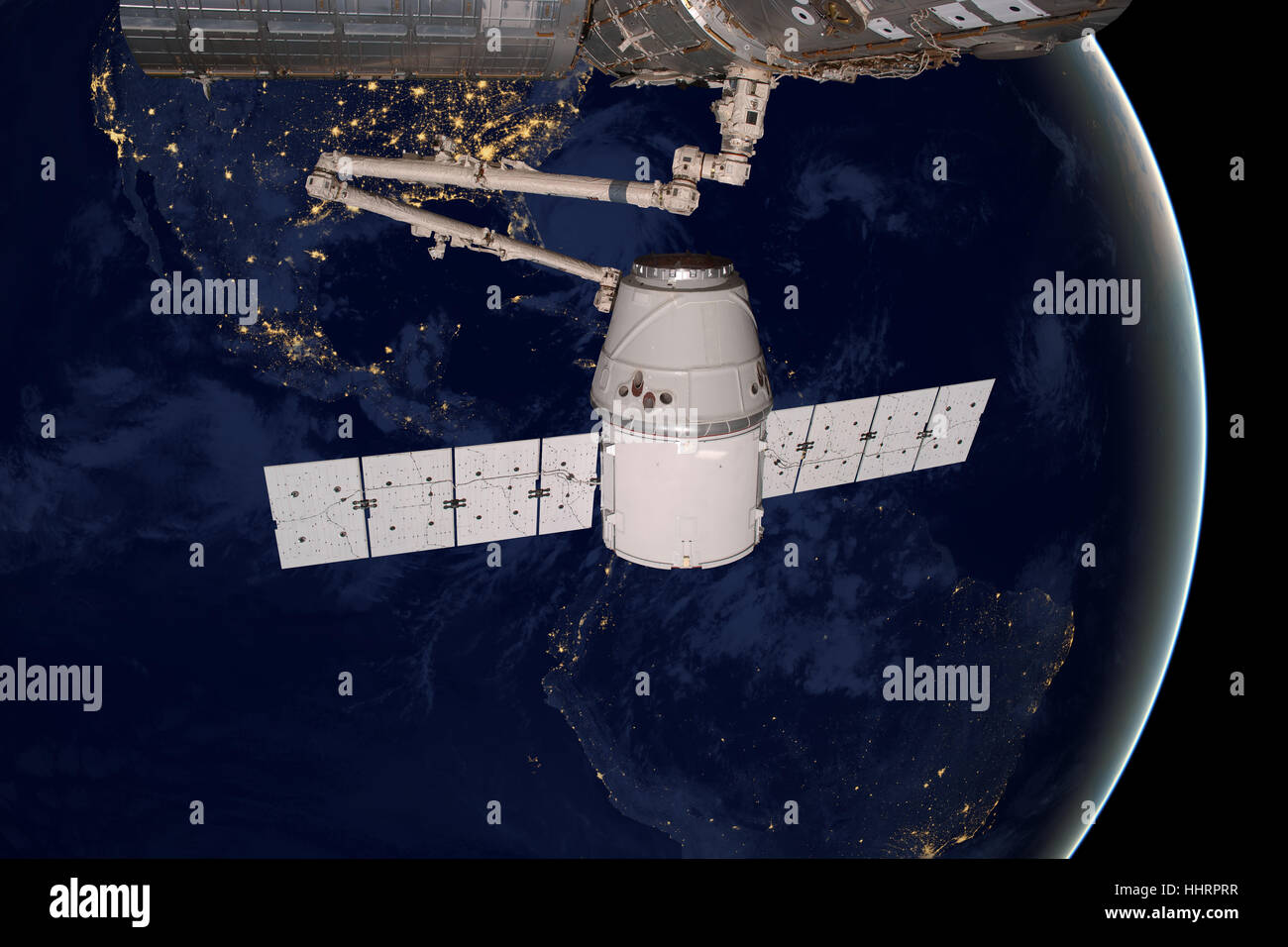 SpaceX Dragon in orbita attorno al pianeta Terra. Foto Stock