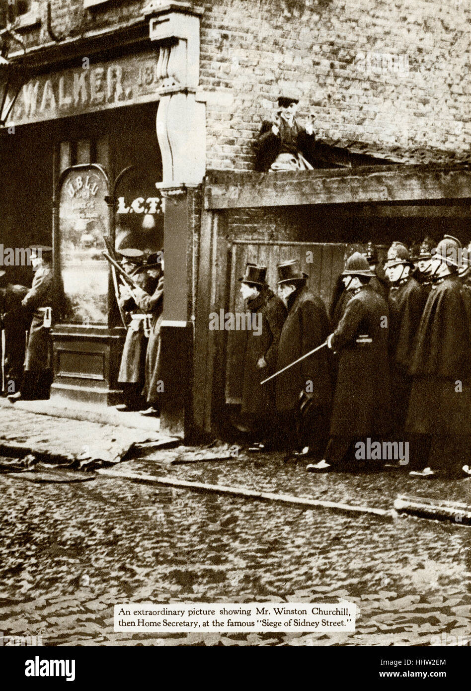 Winston Churchill all'assedio di Sidney Street / Battaglia di Stepney, 3 gennaio 1911 WC: 30 Novembre 1874 - 24 gennaio 1965, Foto Stock