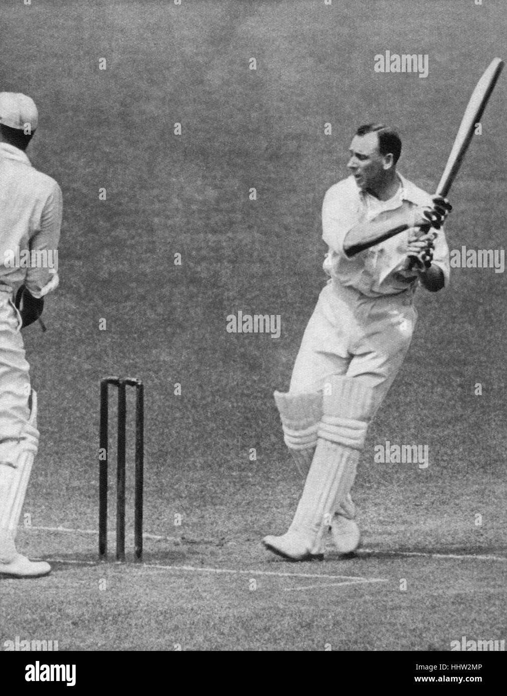 Jack Hobbs (16 dicembre 1882 - 21 dicembre 1963), in Inghilterra cricketer, rendendo il suo centesimo secolo in first-class cricket, 1923 Foto Stock