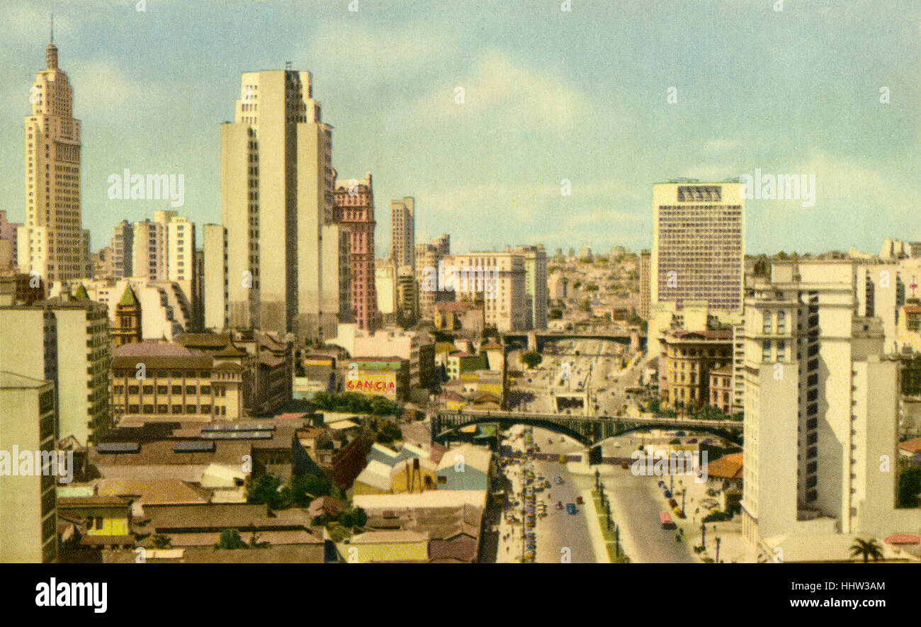 Sao Paulo - Rua Nova Anhangabau (ora noto come Avenue. 9 de Julho), Brasile. Strada principale con edifici a più piani. Foto Stock