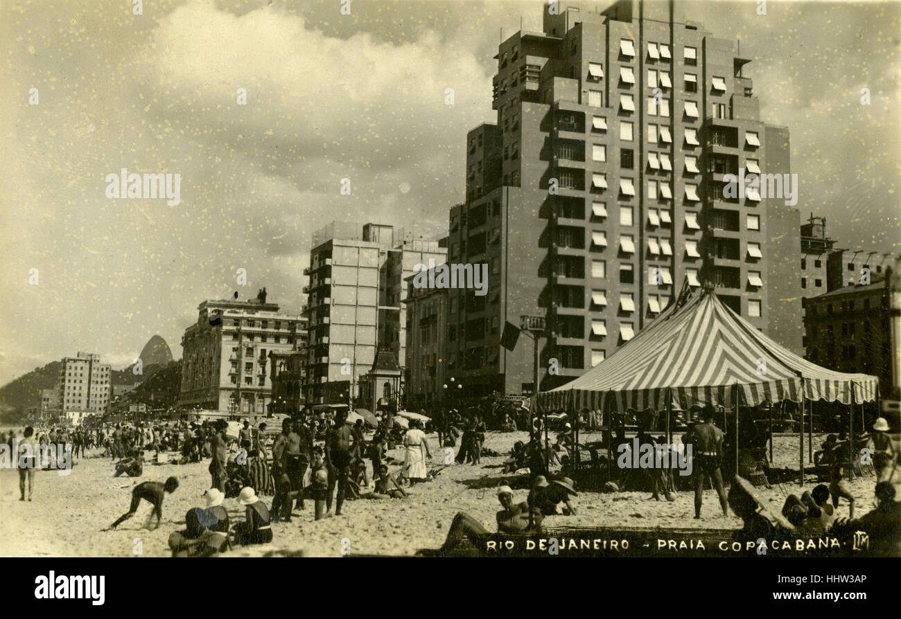 Rio de Janeiro - Copacabana Praia. Famosa spiaggia in Brasile. Negli anni Trenta una cartolina Foto Stock