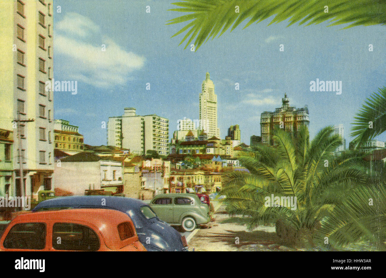 Sao Paulo - vetture parcheggiate fuori di edificio di appartamenti. Le palme. Negli anni Trenta una cartolina Foto Stock