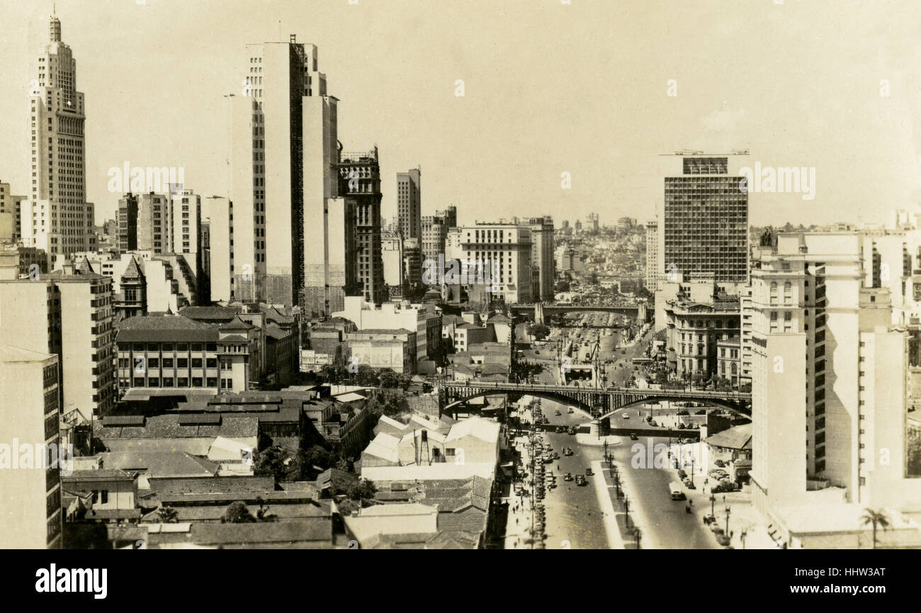 Sao Paulo - Rua Nova Anhangabau (ora noto come Avenue. 9 de Julho), Brasile. Strada principale con edifici a più piani. Foto Stock
