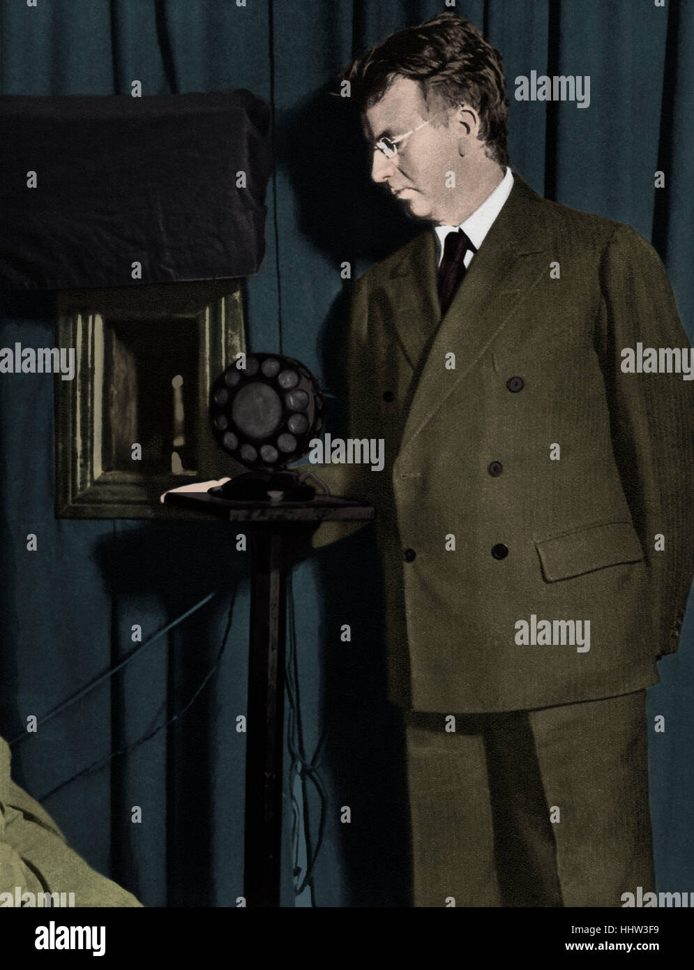 John Logie Baird (14 agosto 1888 - 14 giugno 1946), ingegnere scozzese e uno degli inventori della televisione meccanica. Guardare Foto Stock