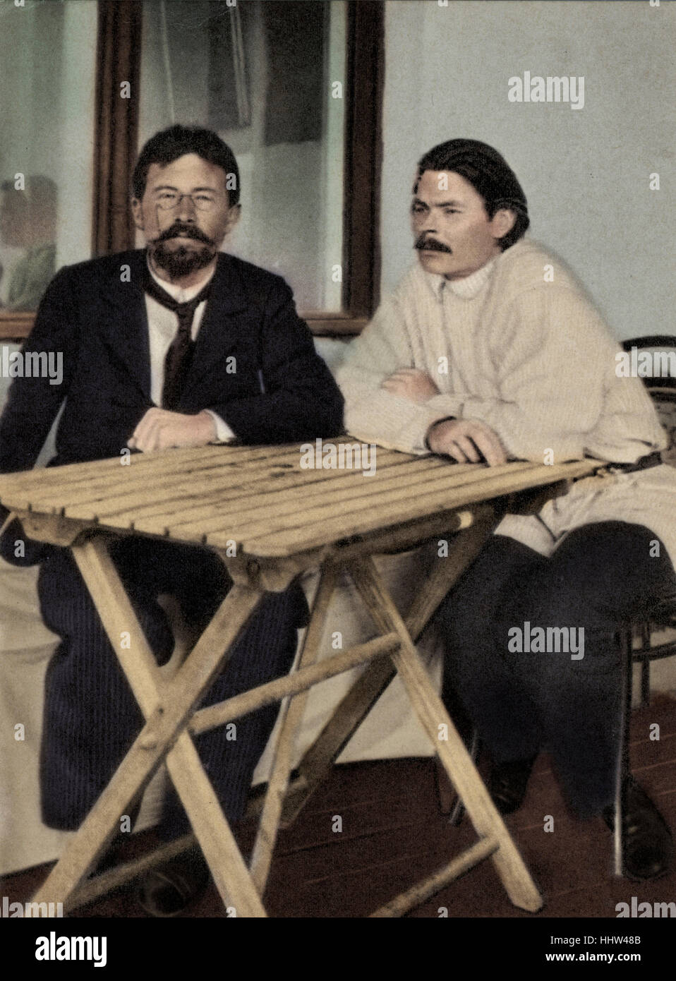 Anton Chekhov con Maxim Gorky a Yalta Maggio 1900. Drammaturgo russo & drammaturgo, 17 Gennaio 1860 - 2 luglio 1904. Foto Stock