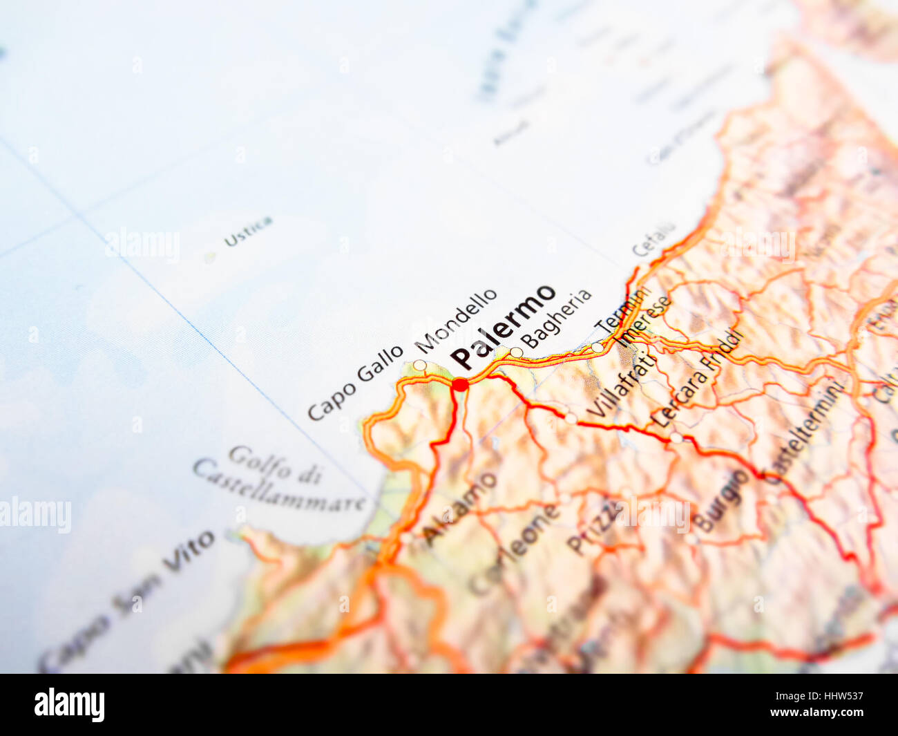 La città di Palermo su una mappa stradale (Italia) Foto Stock