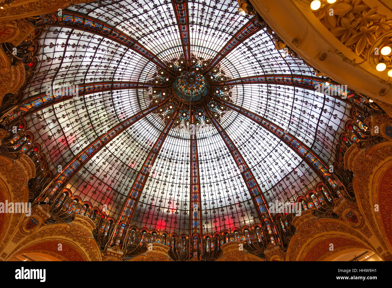 Cupola interna di grandi magazzini Galeries Lafayette la cupola, Parigi, Francia Foto Stock