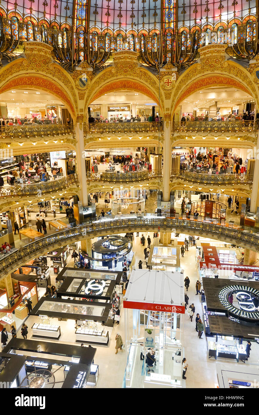 Interno dai grandi magazzini Galeries Lafayette, Paris, Francia Foto Stock