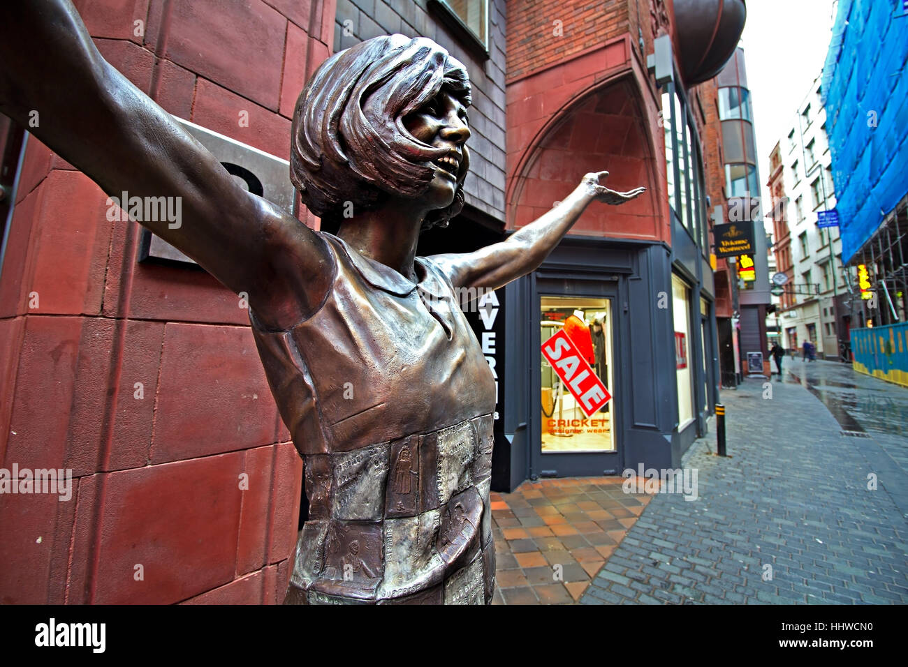 Statua di Cilla nero in Mathew St Liverpool Regno Unito Foto Stock
