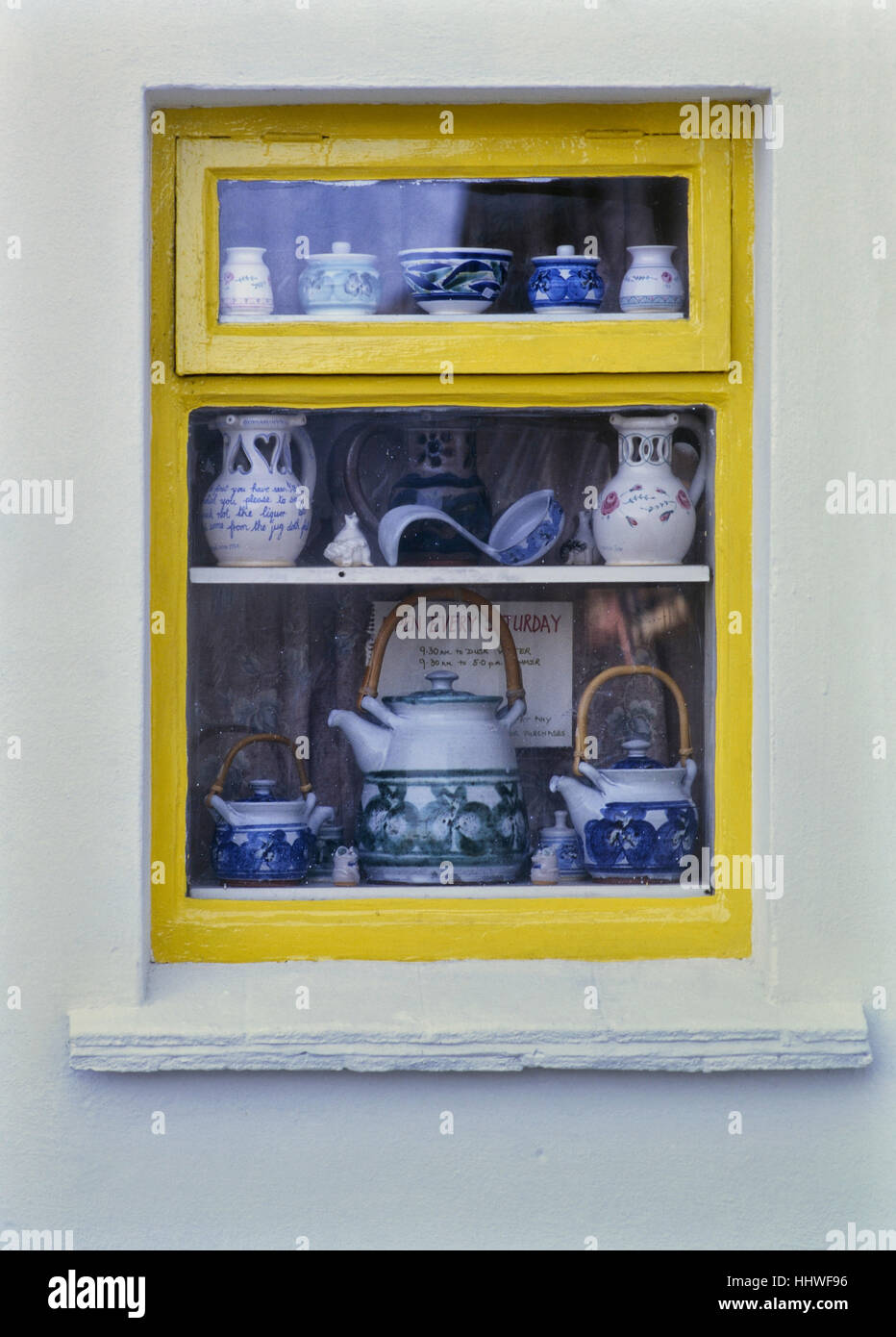 Ceramica shop window display. Regno Unito Foto Stock