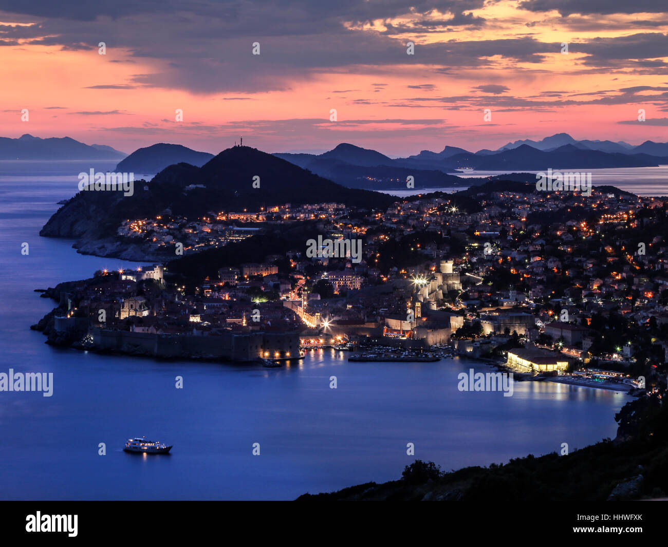 Dubrovnik durante la notte Foto Stock