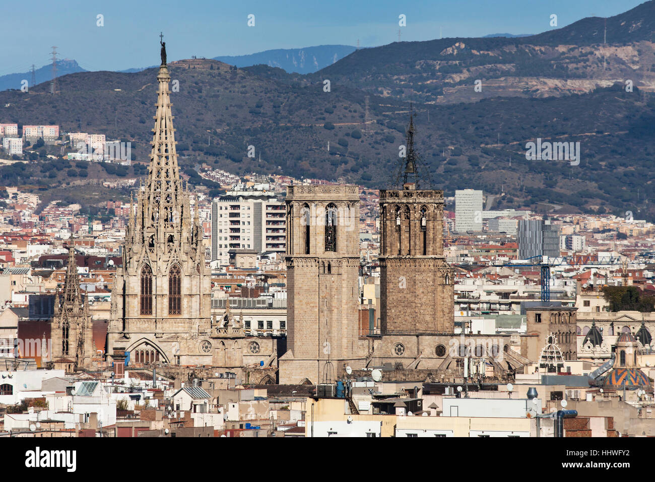 Cattedrale di Santa Croce e di Santa Eulalia dal Montjuic, Barcelona, Spagna. Foto Stock