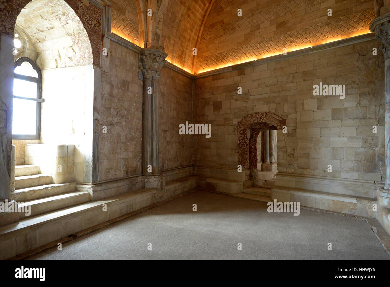 Interno di Castel del Monte, patrimonio mondiale dell UNESCO, Puglia, Italia Foto Stock