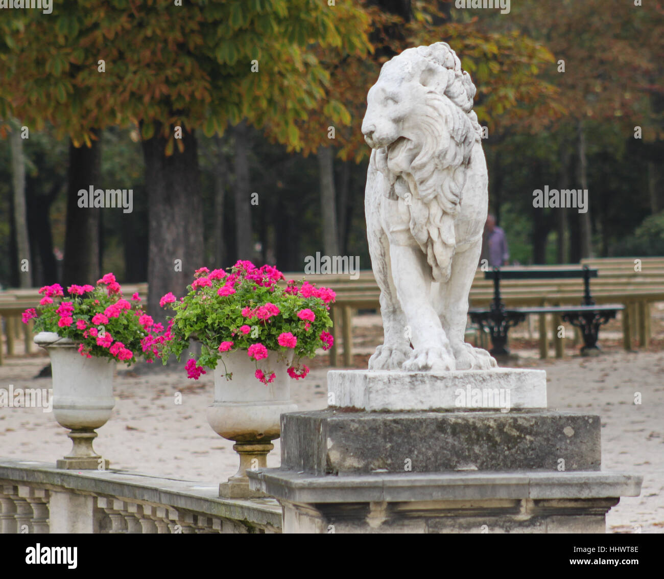 Statua di leone nei giardini di Versailles. Foto Stock