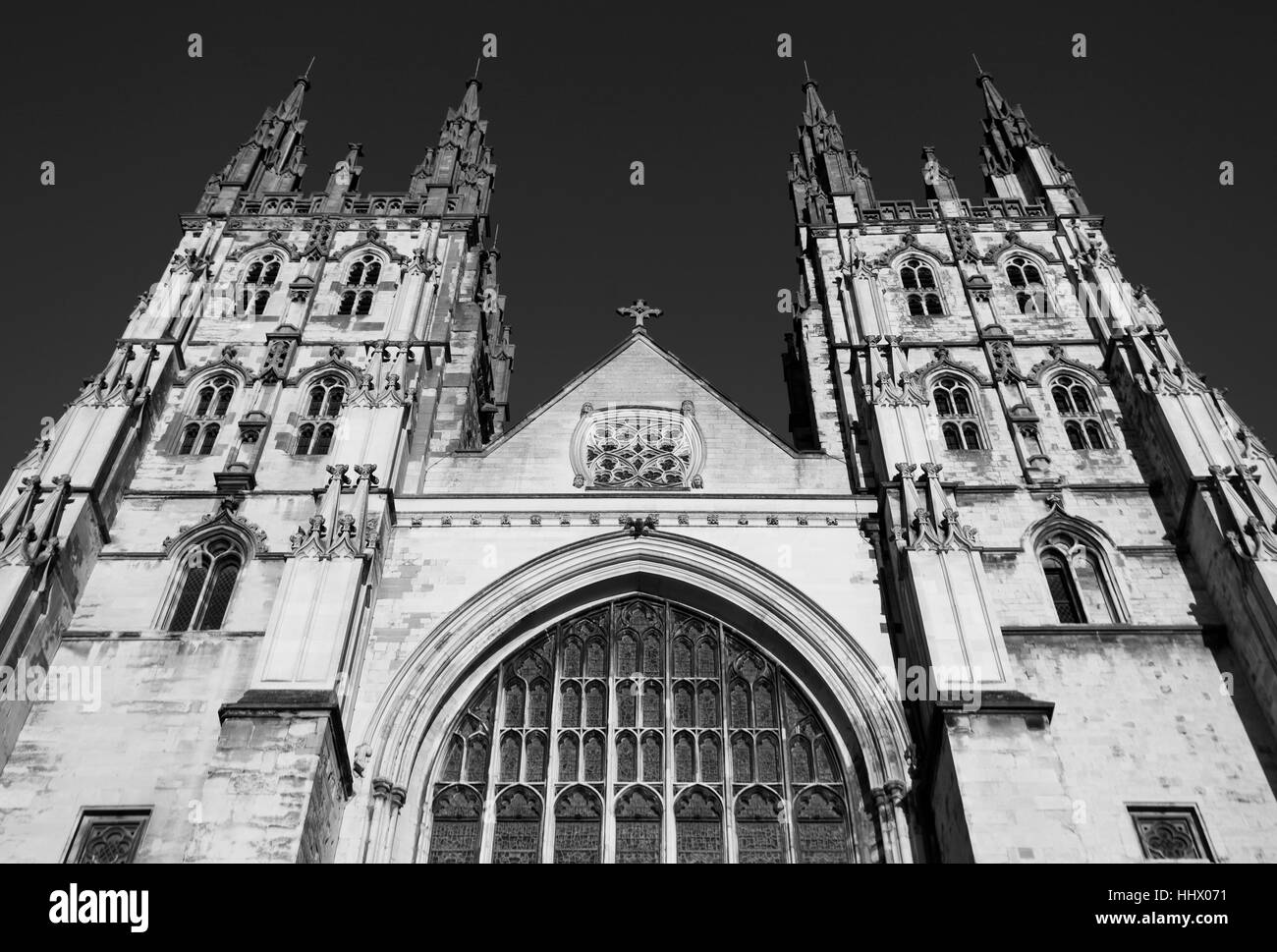 Il crepuscolo della sera vista dell'Ovest e Sud elevazioni della Cattedrale di Canterbury, Canterbury città, contea del Kent, England, Regno Unito Foto Stock