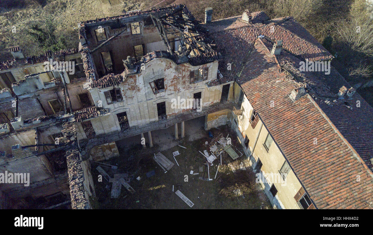 Villa del XVIII secolo in stile europeo dopo l'incendio che ha bruciato la Villa Rasini Medolago, Limbiate Gennaio 18, 2017 Foto Stock